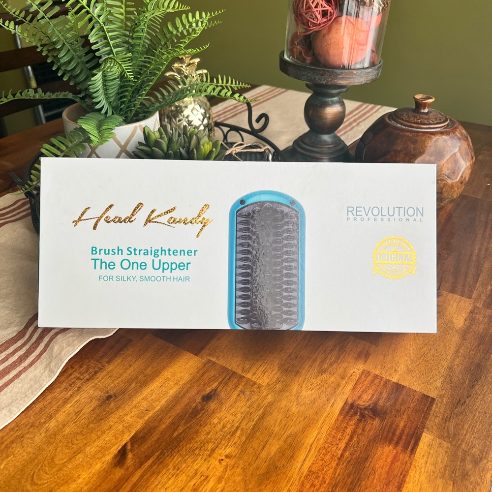 Revolution Professional The One Upper Brush Straightener